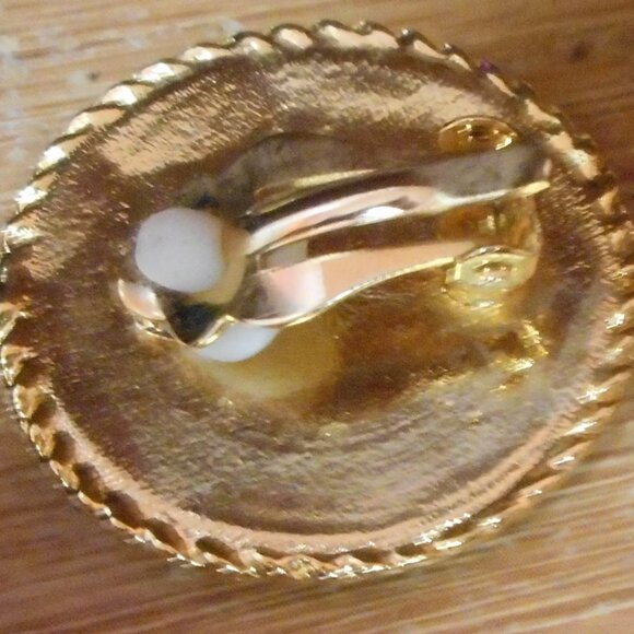 CLIP ON EARRINGS -  ROUND W/ 4 COLOR STONES IN GOLD METAL, BLU, RD. GRN, PURPLE - Picture 7 of 9